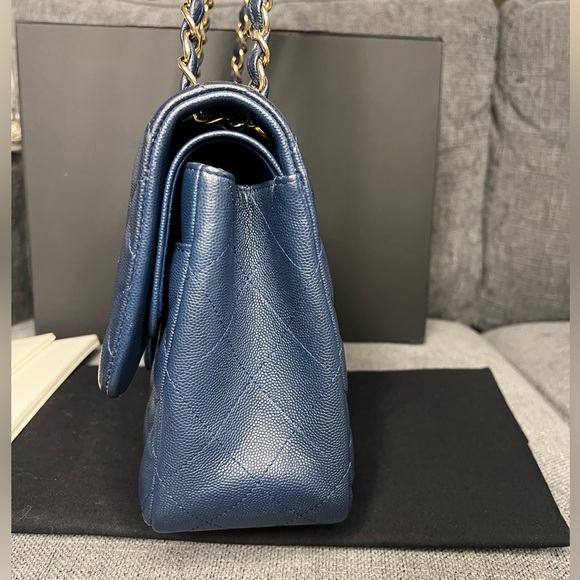 CHANEL classic double flap JUMBO caviar NAVY leather bag - Picture 7 of 16